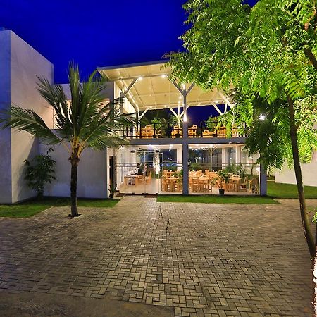 Hotel Arugambay Roccos à Baie d'Arugam Extérieur photo
