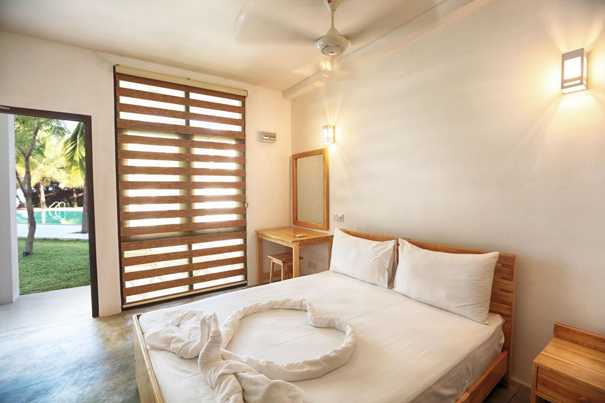 Hotel Arugambay Roccos à Baie d'Arugam Extérieur photo