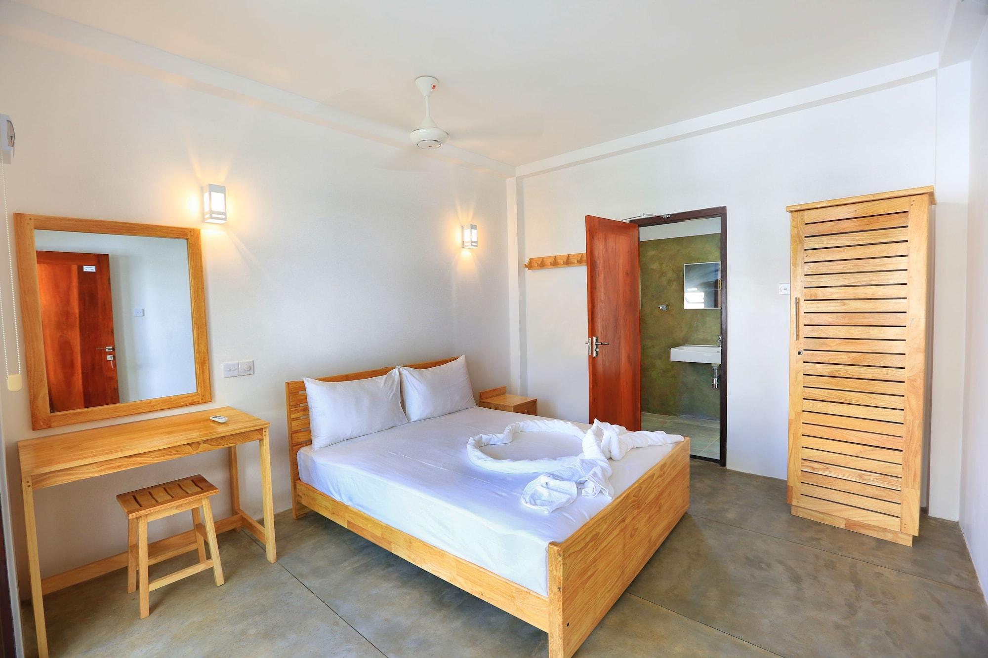 Hotel Arugambay Roccos à Baie d'Arugam Extérieur photo