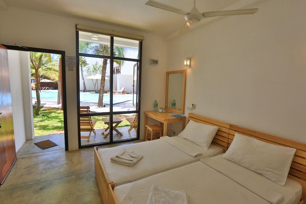 Hotel Arugambay Roccos à Baie d'Arugam Extérieur photo