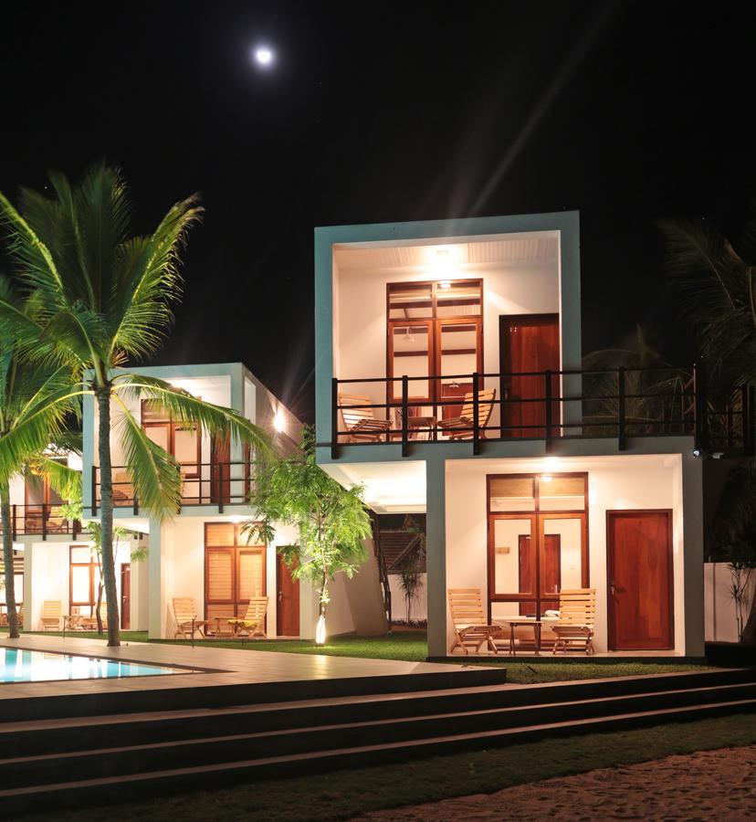 Hotel Arugambay Roccos à Baie d'Arugam Extérieur photo