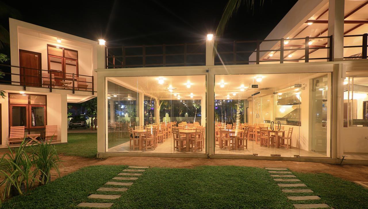 Hotel Arugambay Roccos à Baie d'Arugam Extérieur photo