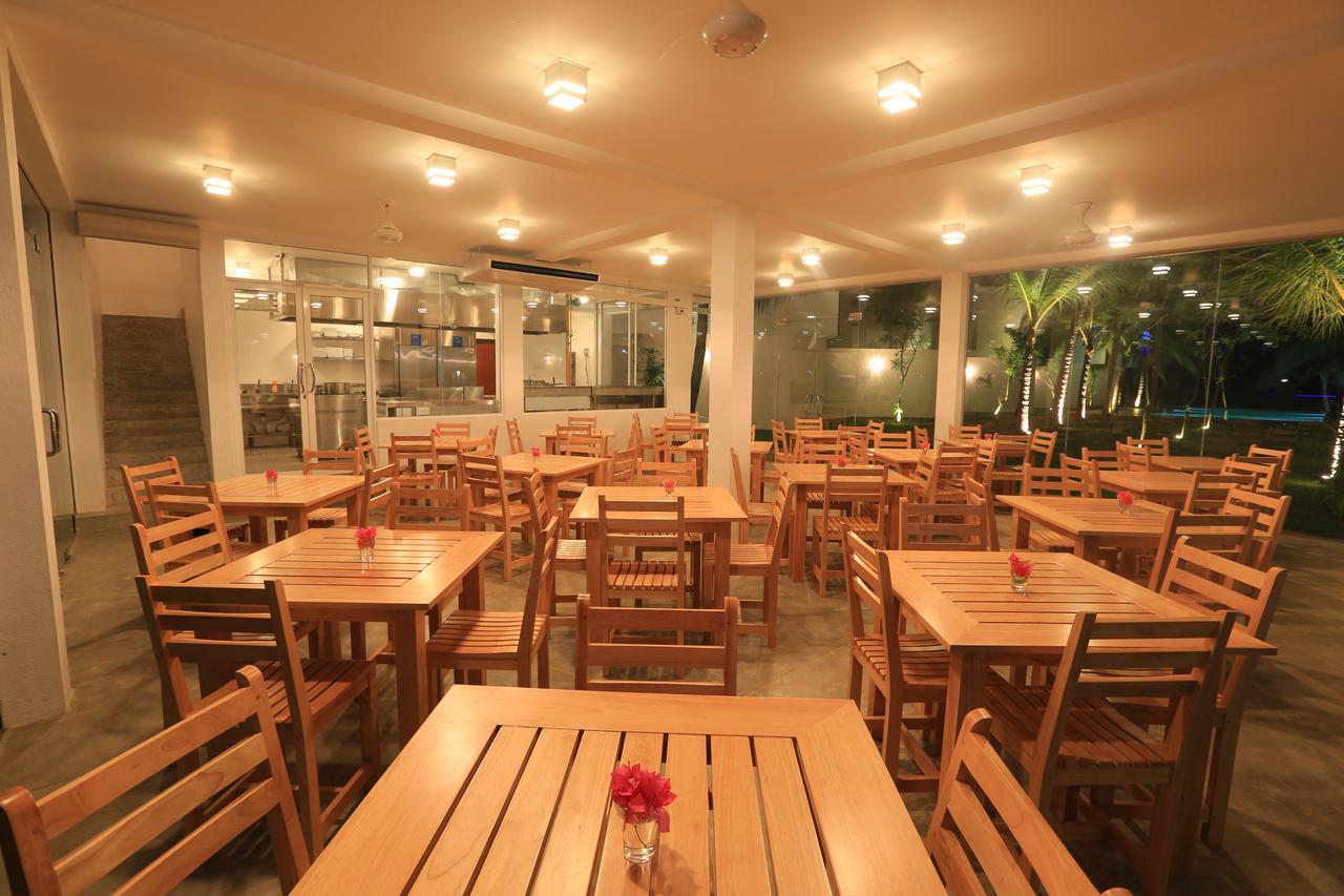 Hotel Arugambay Roccos à Baie d'Arugam Extérieur photo