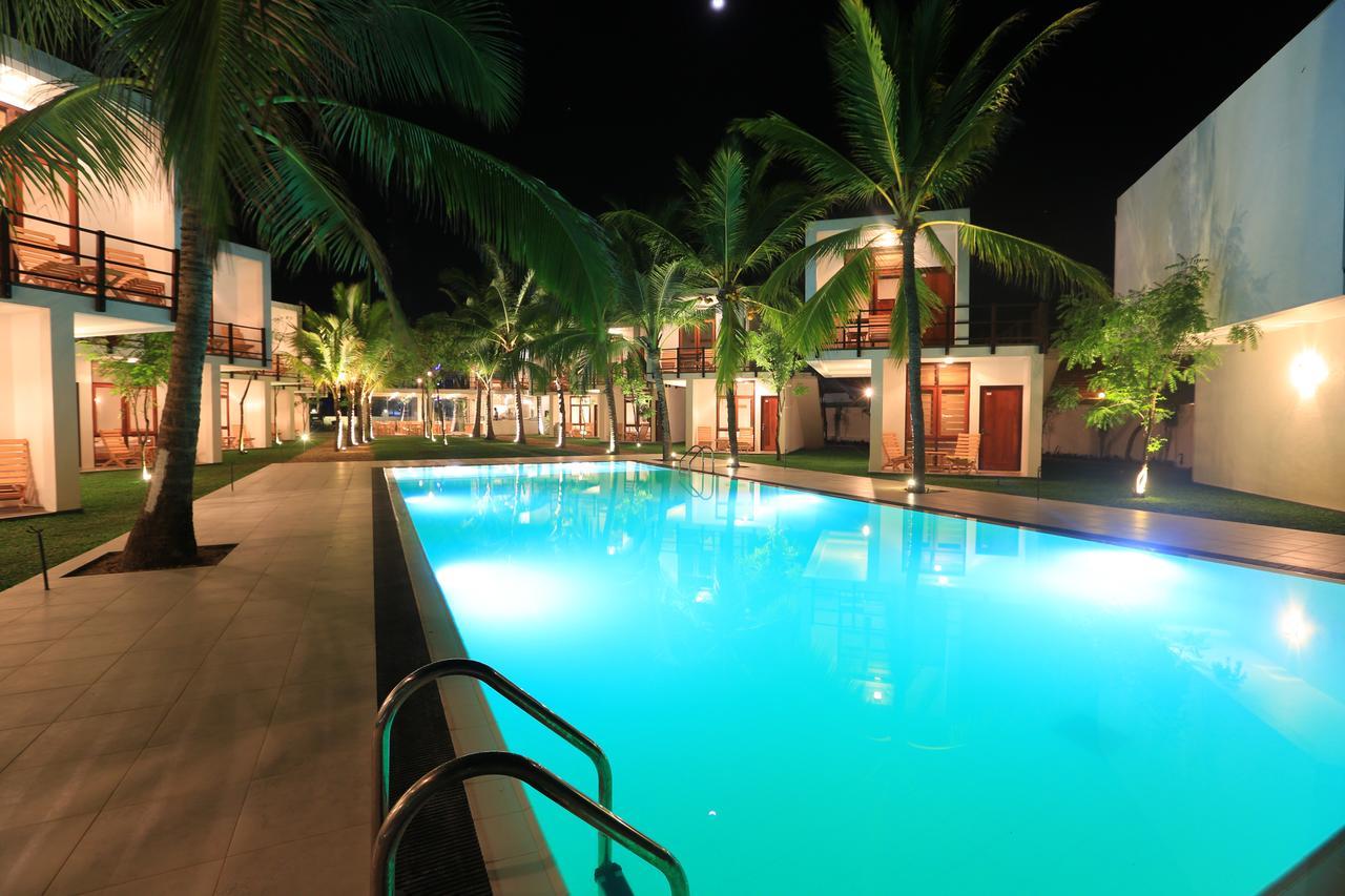 Hotel Arugambay Roccos à Baie d'Arugam Extérieur photo