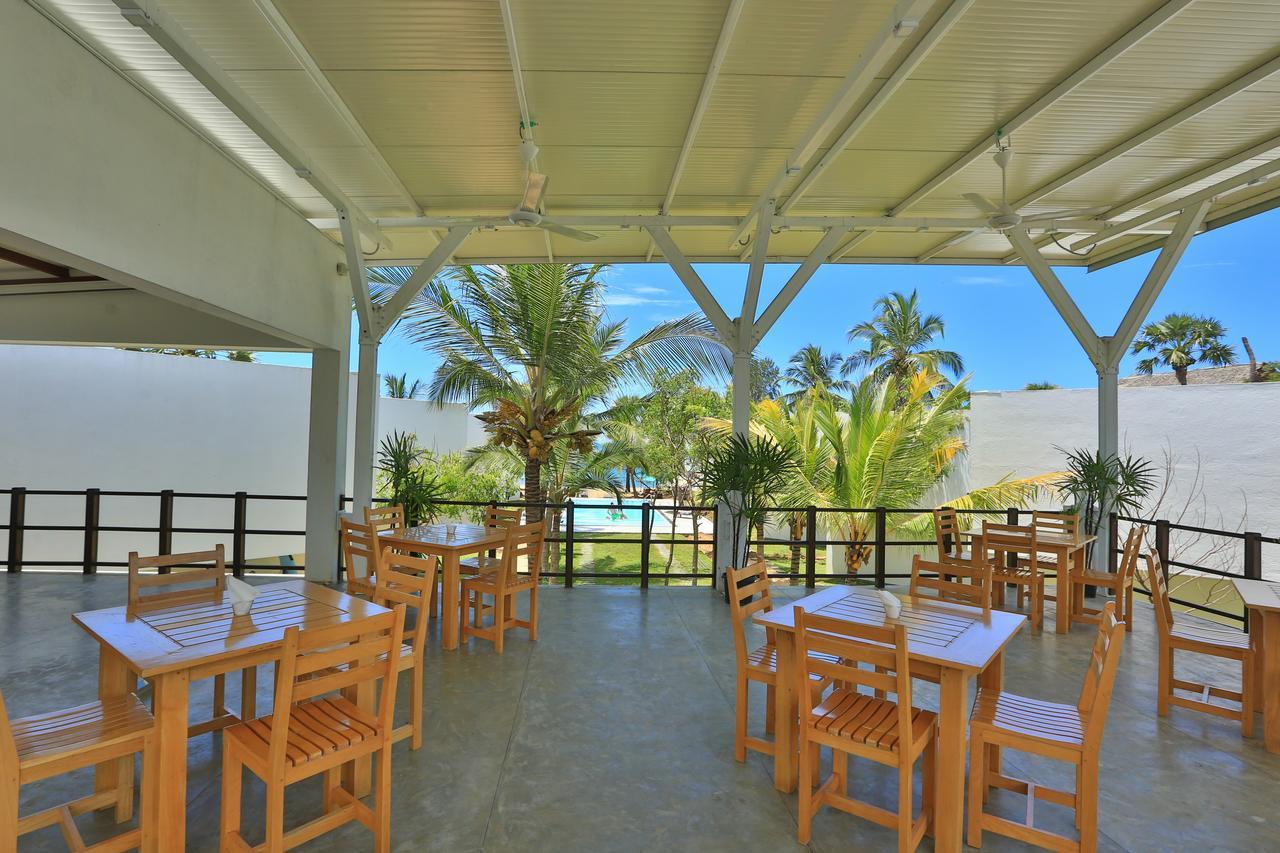 Hotel Arugambay Roccos à Baie d'Arugam Extérieur photo