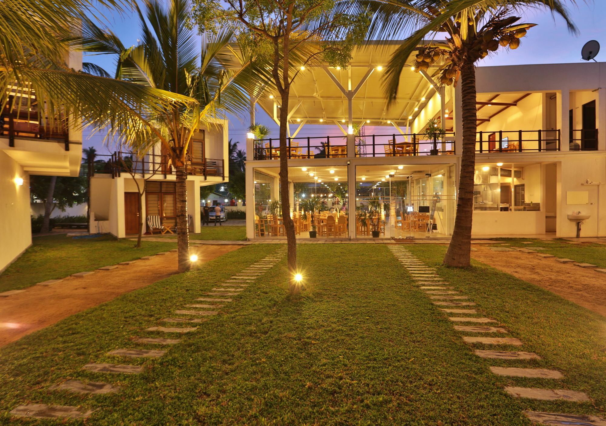 Hotel Arugambay Roccos à Baie d'Arugam Extérieur photo